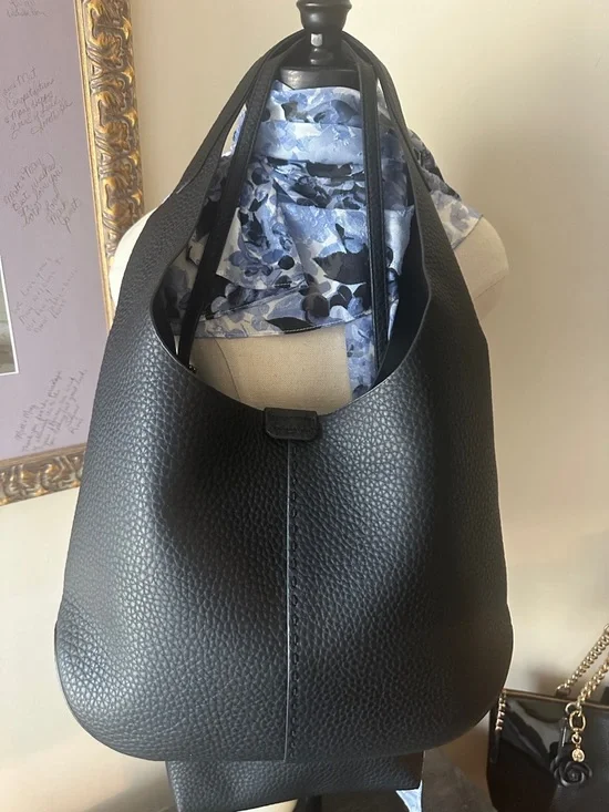 Two for one Hobo and crossbody bag. - Picture 3 of 15